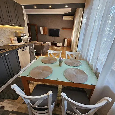 Grey شقة فارنا