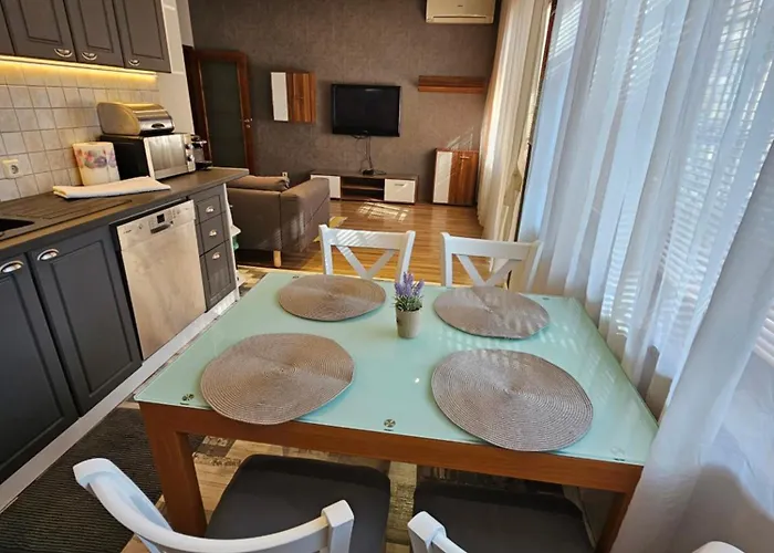 Grey דירה וארנה